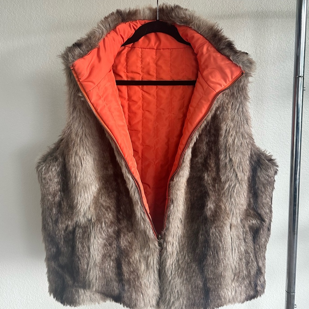 URBAN OUTFITTERS Mens Reversible Faux Fur Puffer Vest